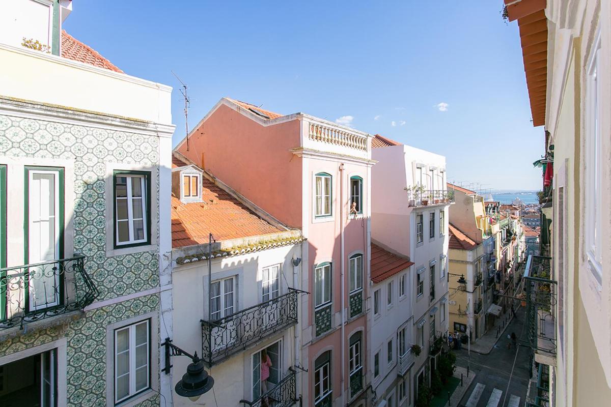 Suites Amalia Guesthouse Near Rossio Square Лиссабон Экстерьер фото