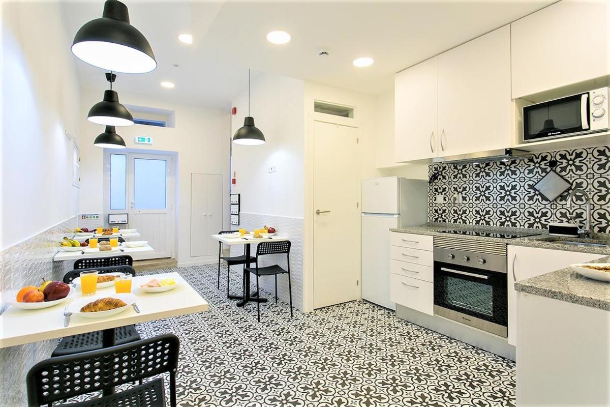 Suites Amalia Guesthouse Near Rossio Square Лиссабон Экстерьер фото
