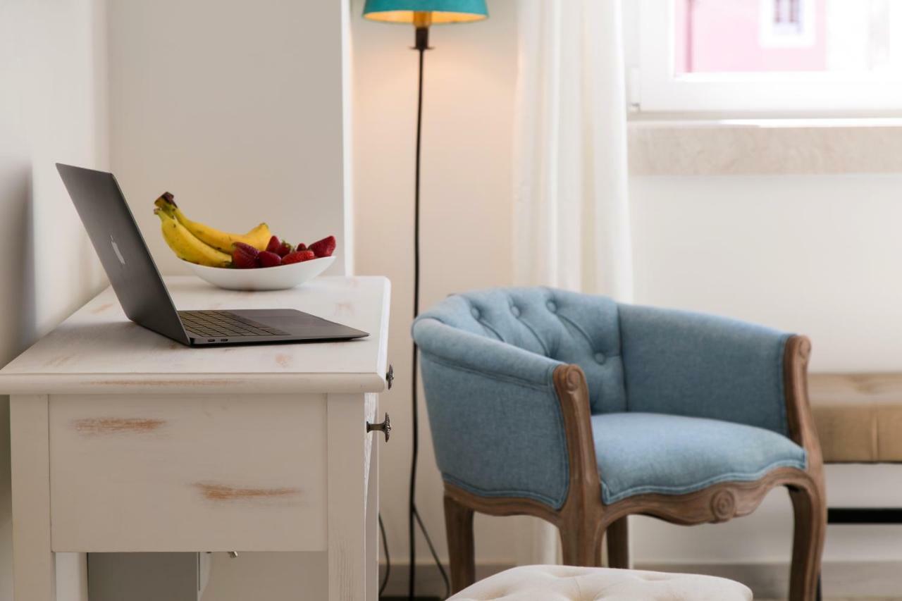 Suites Amalia Guesthouse Near Rossio Square Лиссабон Экстерьер фото